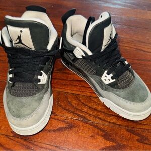 Jordan Men's Black and White Sneakers